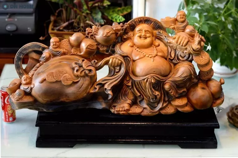 Tượng phong thuỷ từ gỗ xá xị giúp thu hút năng lượng tích cực, mang lại may mắn, bình an cho gia chủ