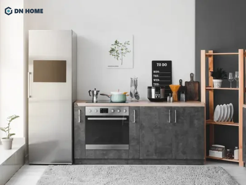Khoảng cách giữa bếp và tủ lạnh được bố trí hợp lý để đảm bảo an toàn và hạn chế hao hụt điện năng