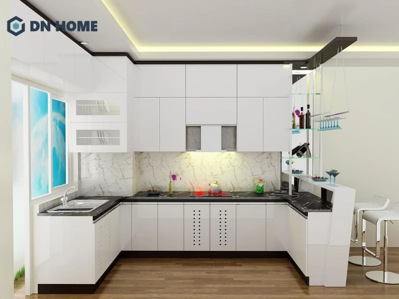 Tủ bếp chữ U có kích thước rộng rãi giúp tăng diện tích lưu trữ và thao tác