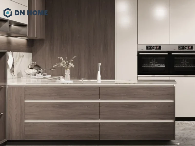 Tủ bếp dưới có kích thước chuẩn giúp thao tác nấu nướng thoải mái và hạn chế mỏi lưng