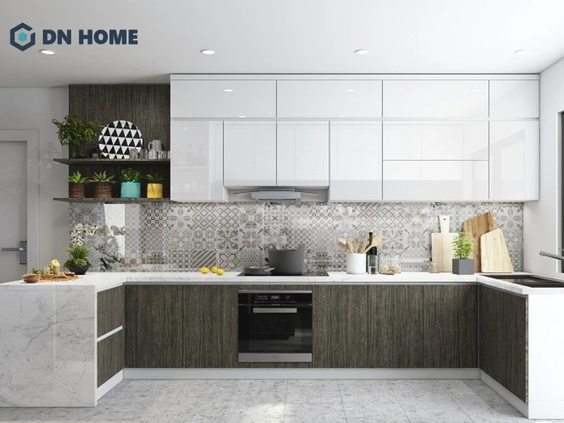 Khoảng cách giữa tủ trên và tủ dưới hợp lý giúp không gian bếp thông thoáng và dễ thao tác