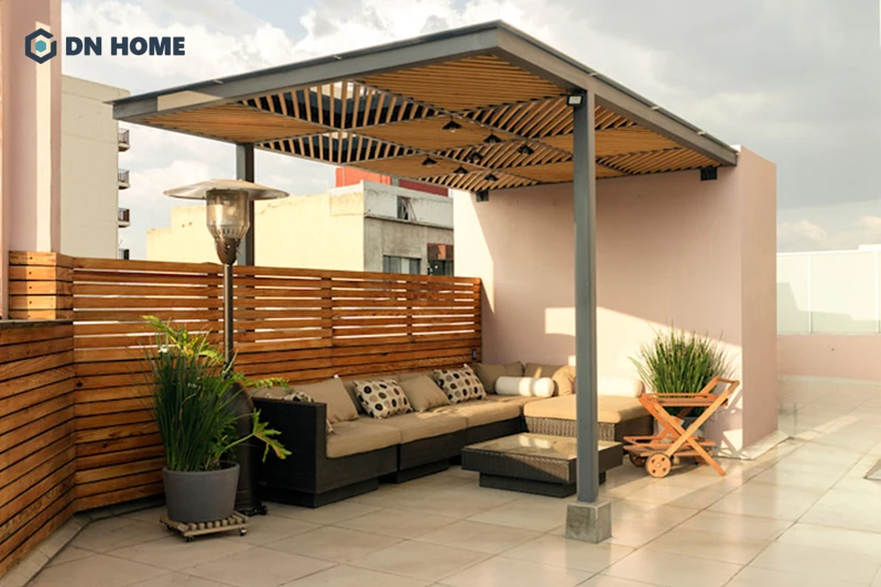 Với mái che bằng gỗ, cần lựa chọn loại gỗ được xử lý chống nước và ẩm tốt