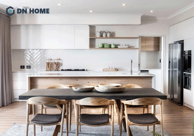 Để tận dụng tối đa diện tích cho không gian bếp Scandinavian, gia chủ có thể tham khảo sử dụng các hệ tủ bếp chữ I, tủ cao kịch trần