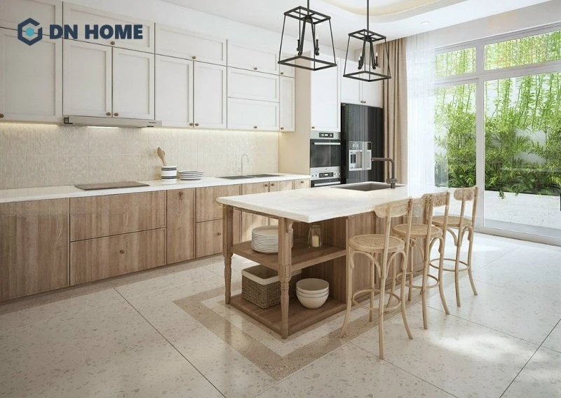 Tận dụng ánh sáng tự nhiên từ giếng trời hoặc cửa sổ lớn giúp bếp Scandinavian trở nên rộng rãi, thoáng đãng hơn