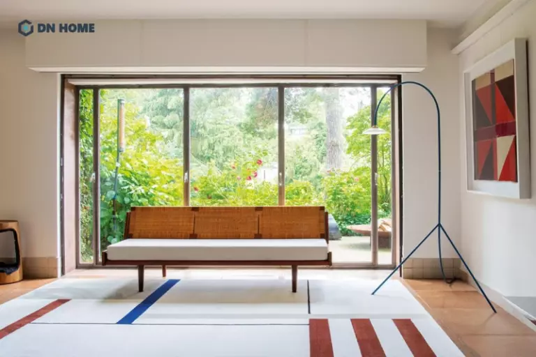 Các chi tiết tương đồng lặp lại một cách bất quy tắc trong không gian Bauhaus