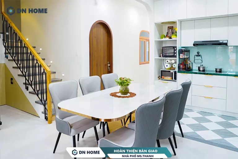 Không gian bếp - ăn được thiết kế mở tạo cảm giác thoáng đãng và kết nối, gần gũi