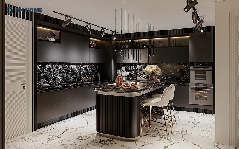 Không gian bếp sử dụng các vật liệu như đá marble, kim loại mạ vàng là đặc trưng chủ yếu của phong cách thiết kế Luxury