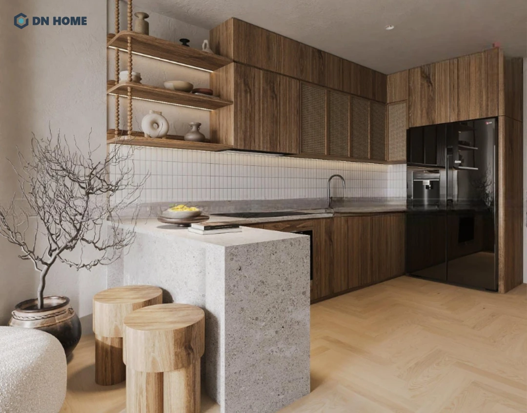 Mẫu bếp chữ L kết hợp hài hoà giữa vật liệu đá và gỗ tự nhiên tạo nên nét mộc mạc, gần gũi trong không gian căn hộ