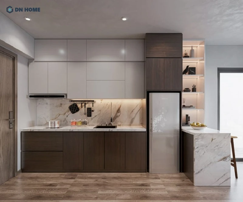Bếp chữ I với thiết kế gọn gàng, tủ lạnh được đặt liền mạch với tủ bếp giúp tối ưu diện tích hiệu quả