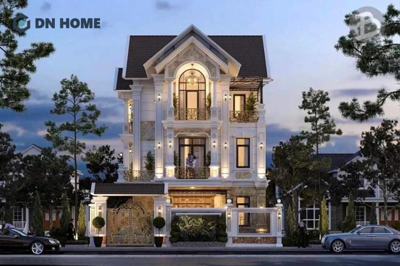 Vẻ đẹp thanh thoát, cao ráo của căn biệt thự tân cổ điển mái Thái khi nhìn từ ngoài mặt tiền