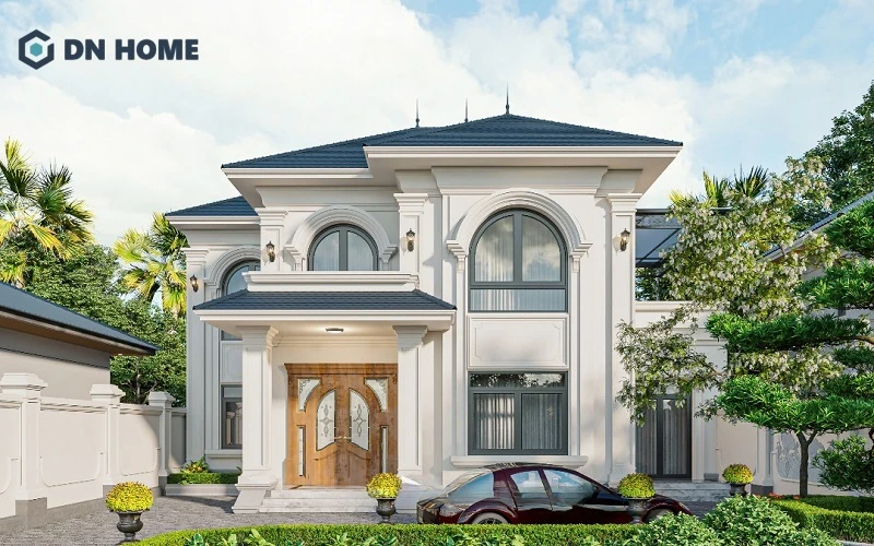 Vẻ đẹp của kiến trúc tân cổ điển kết hợp với hệ mái Nhật thanh lịch tạo nên tính thẩm mỹ đầy tinh tế cho căn biệt thự
