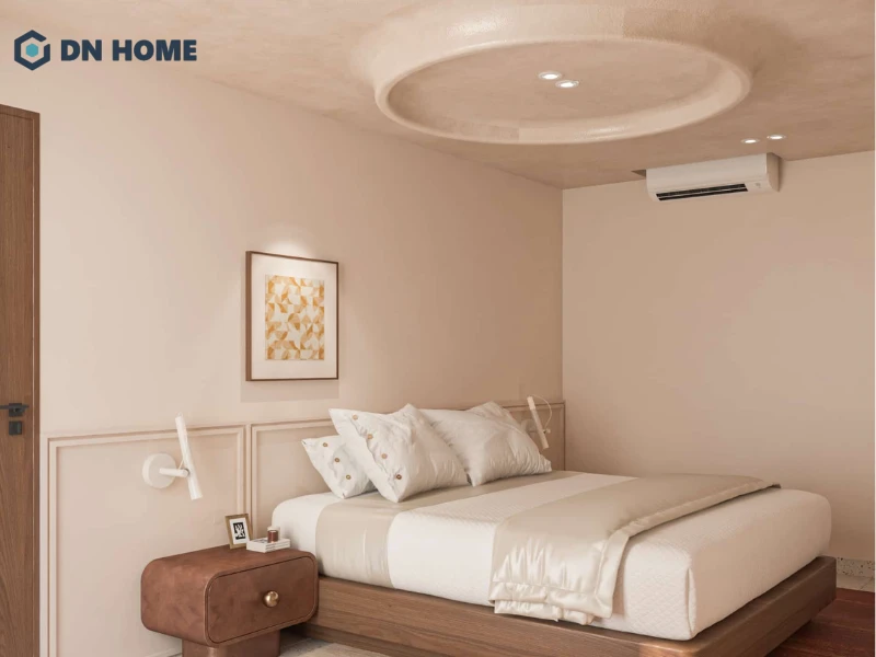 Đèn ngủ và tranh trang trí được bố trí tinh tế giúp căn phòng thêm phần hiện đại và sang trọng