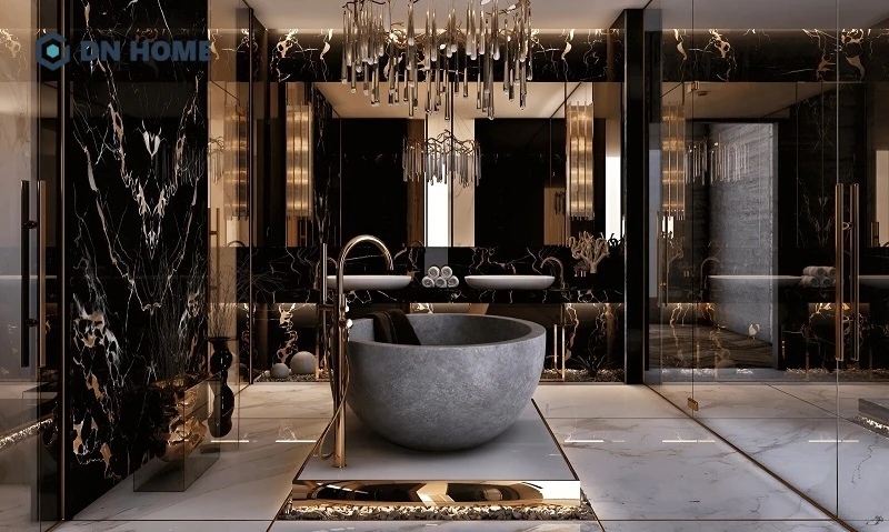 Thiết kế nhà tắm không thể đẳng cấp hơn với kim loại ánh vàng cùng đèn chùm đẹp mắt
