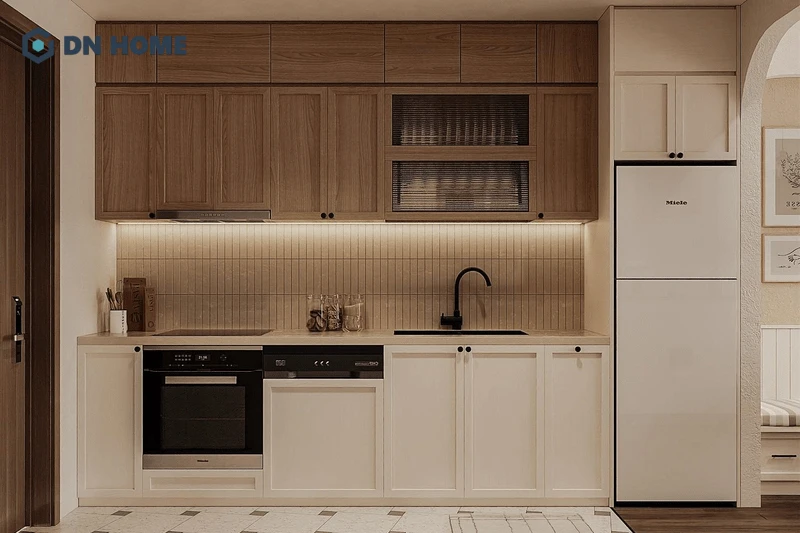 Kết hợp sử dụng kệ mở trong căn bếp 10m2 tạo cảm giác rộng thoáng hơn