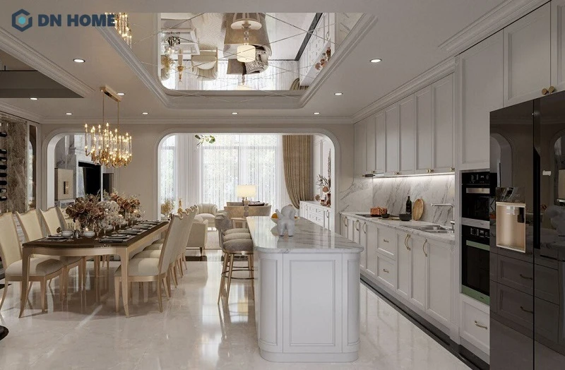 Thiết kế phòng bếp 16m2 tân cổ điển đặc trưng bởi những đường phào chỉ tinh tế, đèn chùm gợi nên cảm giác lộng lẫy, xa hoa