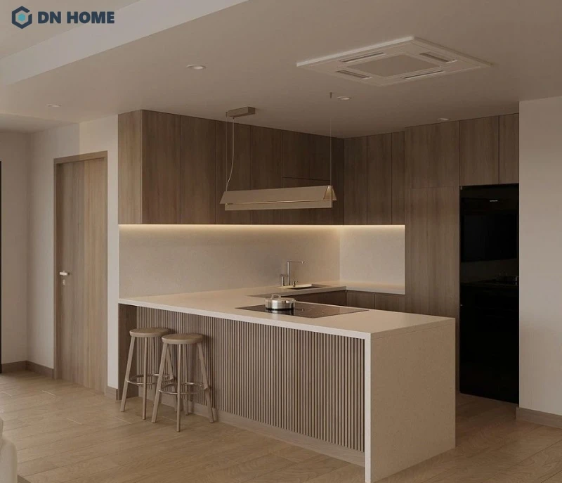 Thiết kế không gian bếp tối giản, sử dụng vật liệu gỗ sáng màu để tạo nên cảm giác ấm cúng cho căn bếp