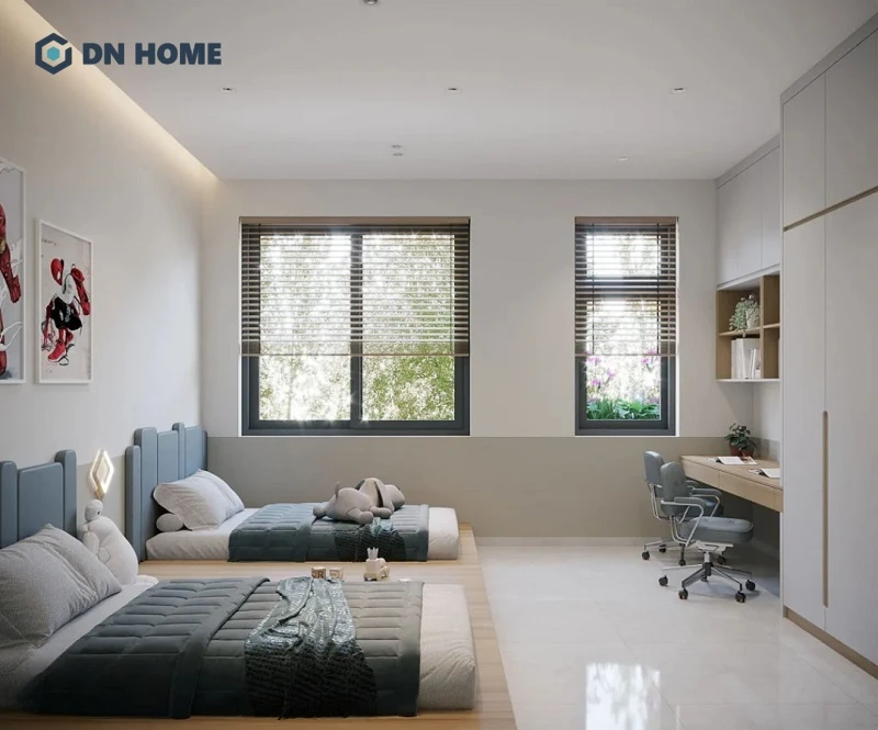 Ánh sáng tự nhiên từ cửa sổ lớn giúp căn phòng thêm phần rộng rãi, tạo cảm giác thư giãn hơn cho 2 bé