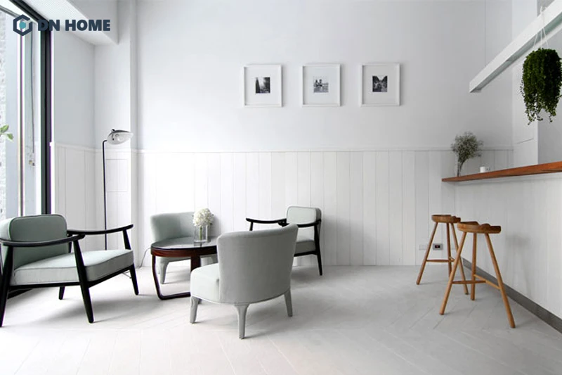 Quán cafe được thiết kế đậm chất Scandinavian với gam màu trắng bao phủ toàn bộ không gian