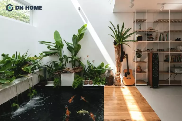 Mẫu hồ cá koi được thiết kế ngay bên trong nhà tạo điểm nhấn thẩm mỹ và cảm giác thư giãn