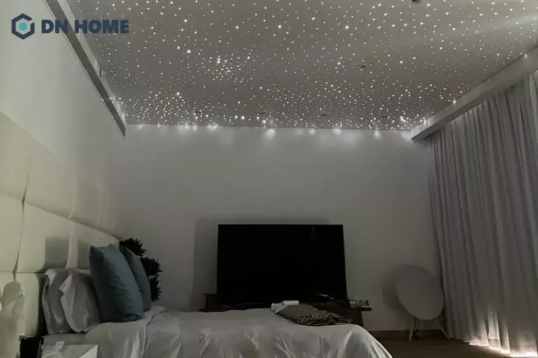Hiệu ứng “bầu trời sao” trần nhà giúp không gian trở nên chill, thư giãn và thoải mái