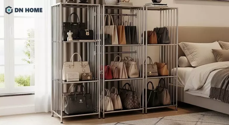 Kệ để túi xách trong phòng ngủ bằng khung kim loại với thiết kế bắt mắt