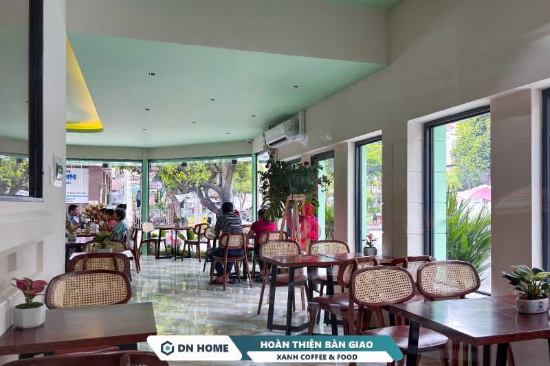 XANH COFFEE & FOOD được thiết kế mở hoàn toàn ở tầng 1 giúp không gian luôn thoáng đãng