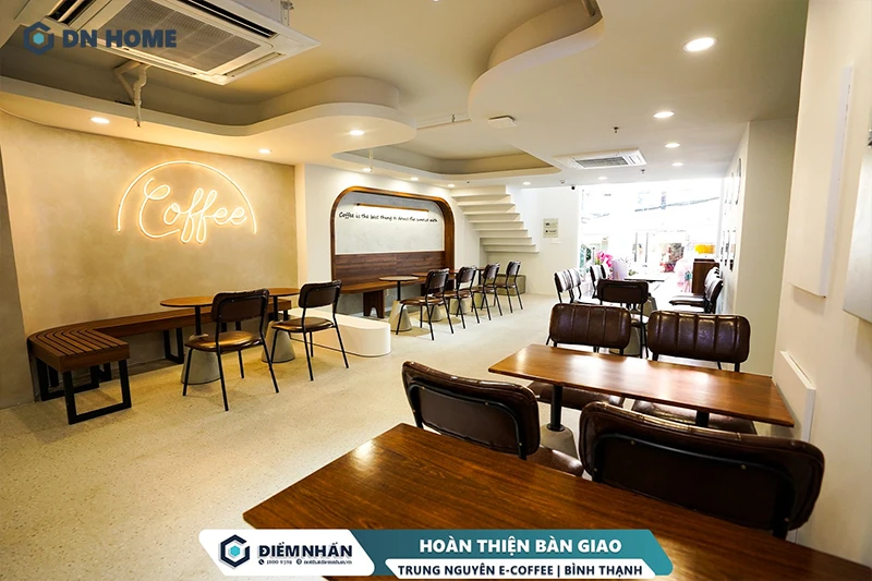 Không gian mở tạo cảm giác thoáng đãng cho không gian quán Trung Nguyên E-Coffee