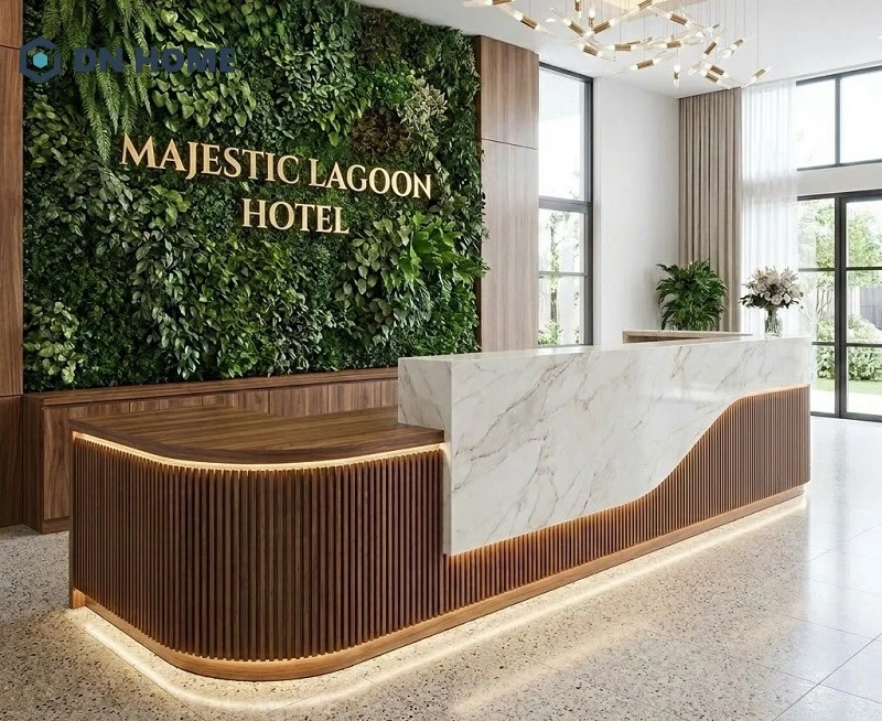 Kích thước quầy lễ tân hình chữ L lớn, kết hợp nhiều chất liệu lại với nhau tạo nên sự độc đáo cho không gian tiền sảnh
