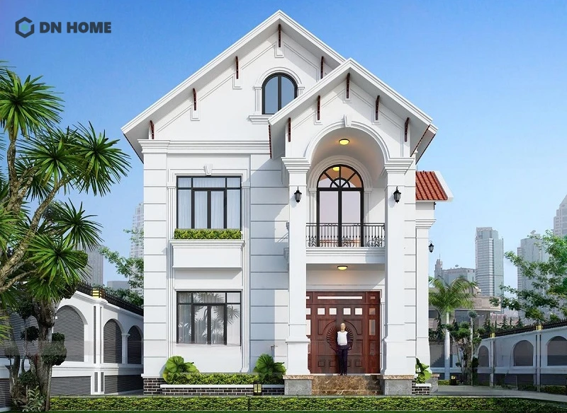 Ban công, cửa chính và hệ cột trụ sẽ là điểm nhấn thẩm mỹ cho nhà vuông tân cổ điển 2 tầng