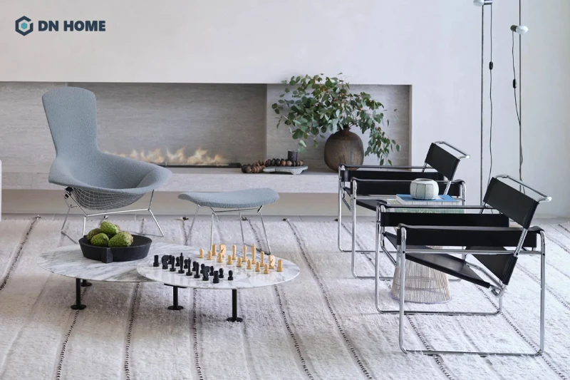 Một chiếc ghế kiểu dáng độc đáo cũng đủ trở thành điểm nhấn trong phòng khách phong cách tối giản