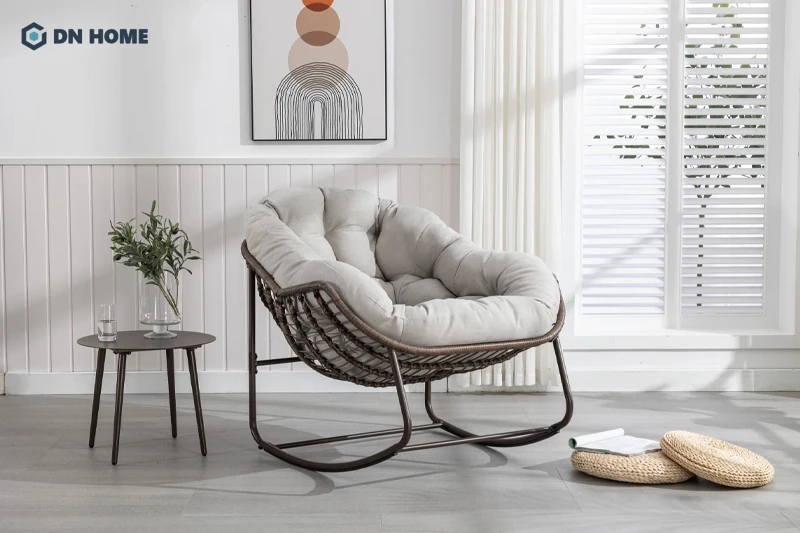 Để tối ưu chi phí, bạn có thể lựa chọn ghế bập bênh thay vì các loại ghế designer đắt đỏ