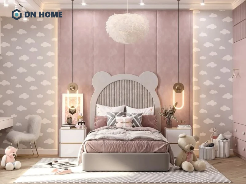 Phòng ngủ bé gái với diện tích lớn được bày trí thêm cây xanh và nội thất nhỏ tinh tế