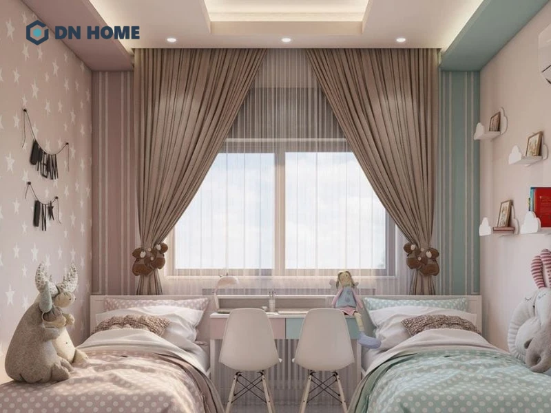 Hai giường đơn giúp mỗi bé có không gian nghỉ ngơi riêng