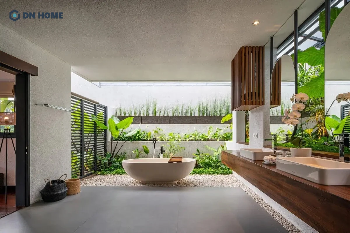 Mẫu phòng tắm đẹp cho biệt thự đảo bố trí nhiều cây xanh, tạo sự tươi mới, thư giãn