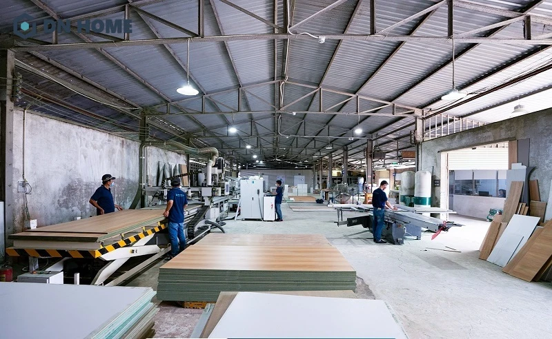 DN HOME sở hữu xưởng sản xuất riêng biệt với máy móc hiện đại, thực hiện với mức độ chính xác