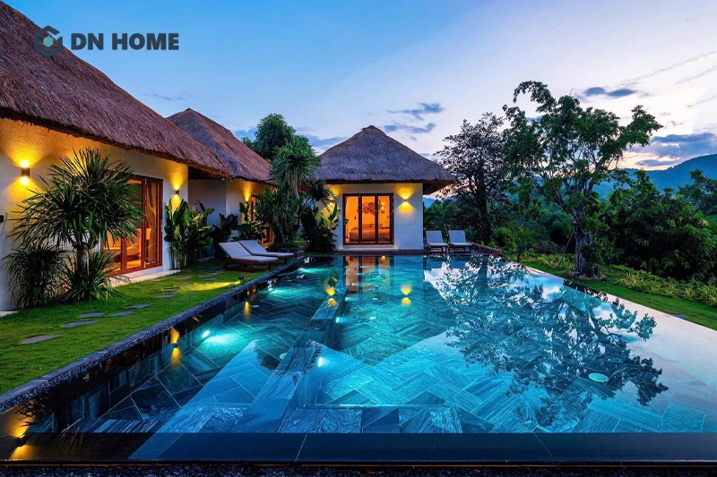 Hồ bơi vô cực kích thước lớn là điểm nhấn trong công trình biệt thự nghỉ dưỡng
