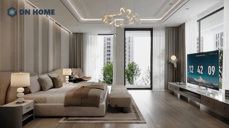 Ánh sáng tự nhiên được tận dụng thông qua cửa kính lớn, tăng thêm phần rộng rãi và thoáng đãng cho không gian nghỉ ngơi