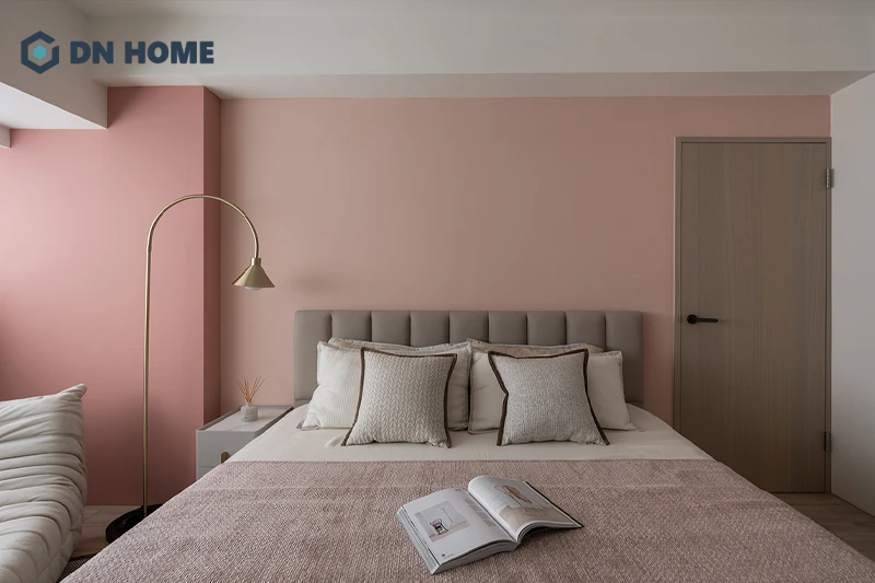 Không gian phòng ngủ chung cư 56m2 phong cách Bắc Âu được thiết kế cách điệu với gam màu hồng pastel
