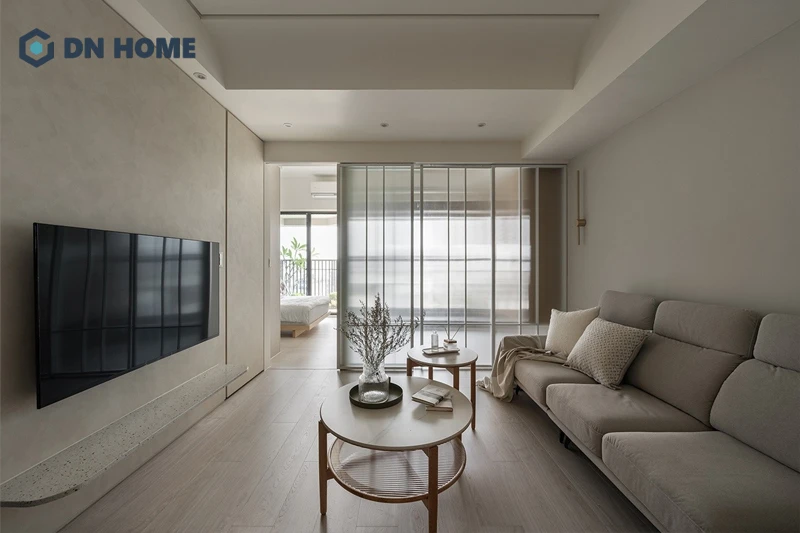 Đối với chung cư nhỏ 56m2, việc tận dụng tối đa ánh sáng tự nhiên là cần thiết kế để không gian thông thoáng và dễ chịu hơn