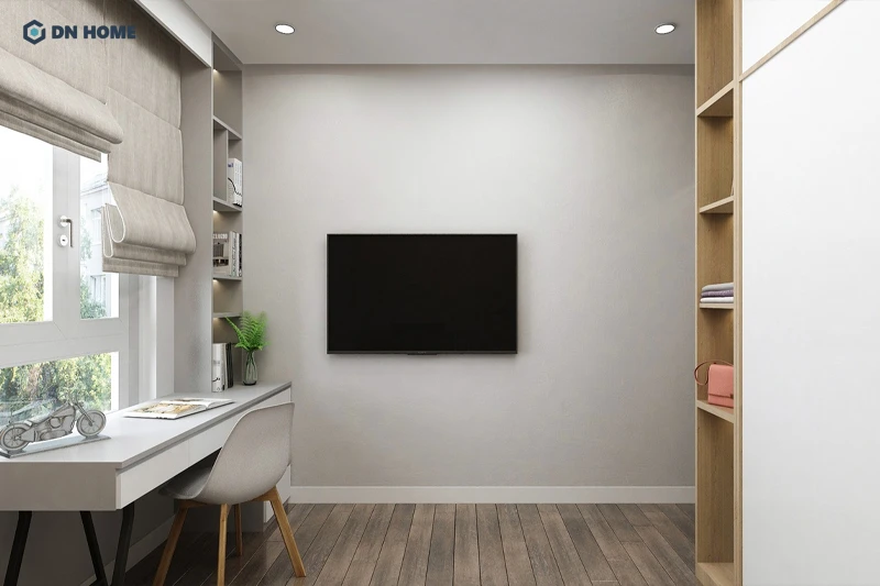 Bàn làm việc được đặt cạnh cửa sổ để tận dụng tối đa ánh sáng tự nhiên