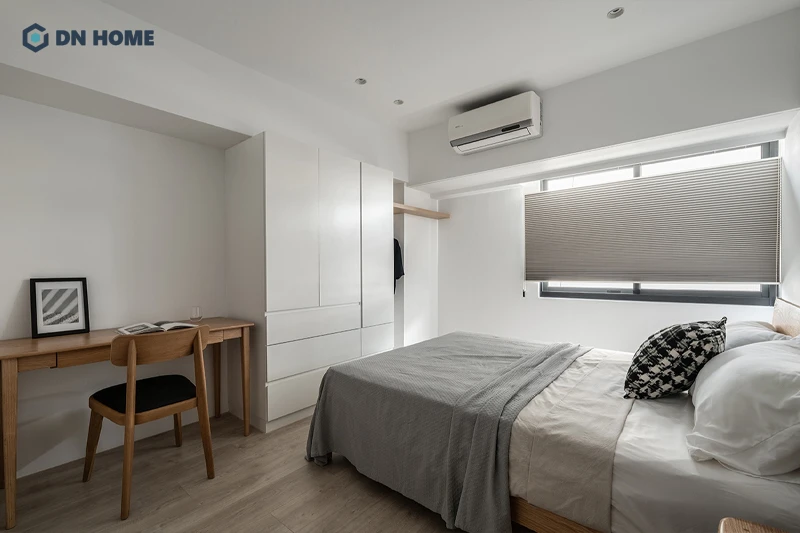 Để tránh cảm giác nhàm chán, có thể sử dụng tranh ảnh để tạo điểm nhấn chung cư tối giản