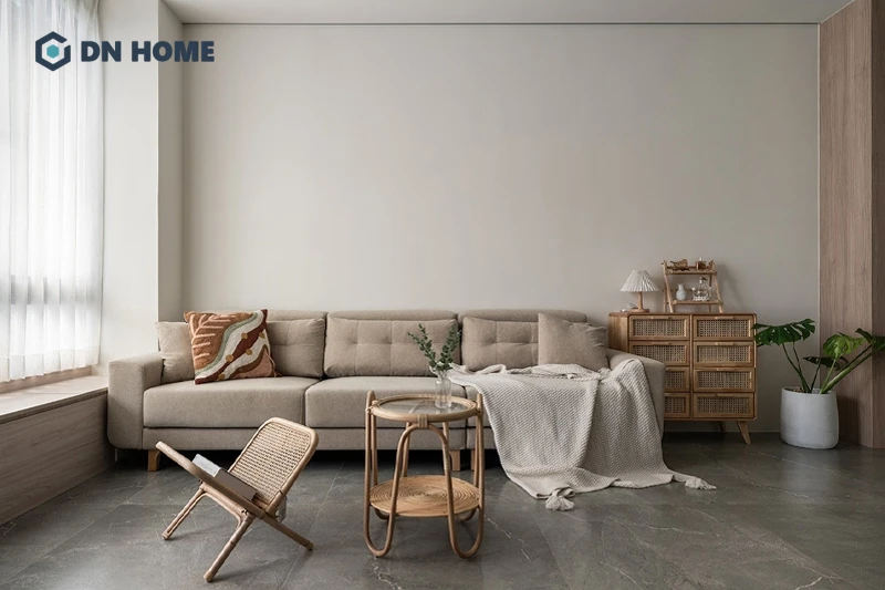 Các chậu, lọ cây xanh nhỏ cũng là điểm nhấn thẩm mỹ trong không gian nội thất chung cư tối giản