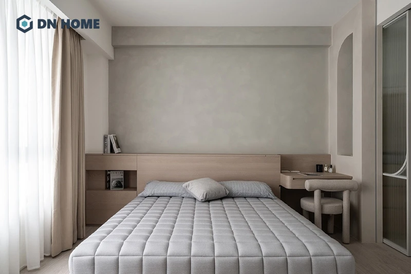 Chất liệu gỗ thường được sử dụng trong thiết kế phòng ngủ chung cư tối giản tạo cảm giác gần gũi, ấm áp