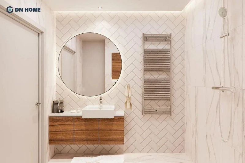 Mẫu phòng tắm nhỏ 2m2 gam trắng chủ đạo kết hợp sử dụng phần gạch tường có hoạ tiết độc đáo