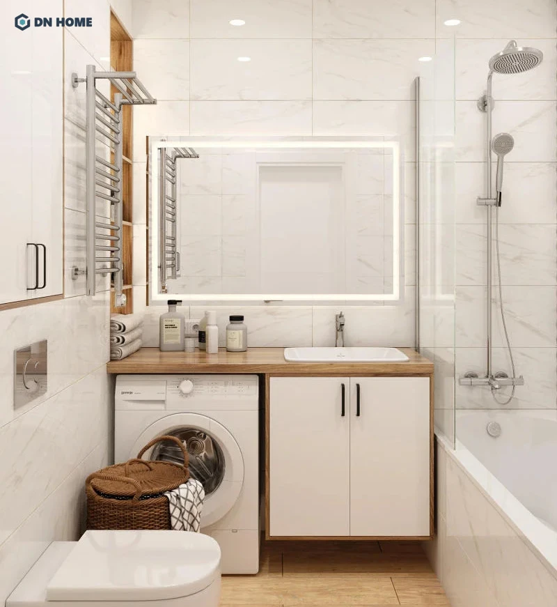 Với diện tích phòng tắm 2m2, gia chủ nên ưu tiên các thiết bị vệ sinh kích thước nhỏ như bồn cầu treo tường, lavabo mini,...