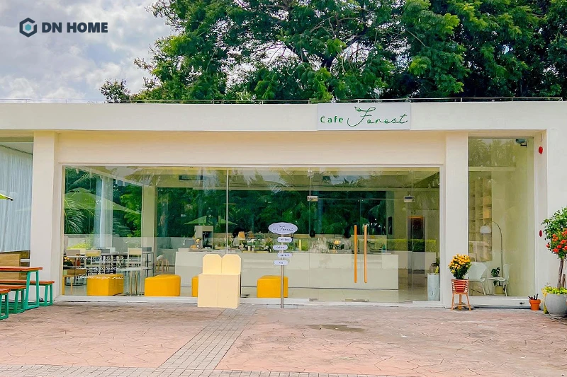 Forest Coffee gây ấn tượng với 3 mặt tường hoàn toàn bằng kính