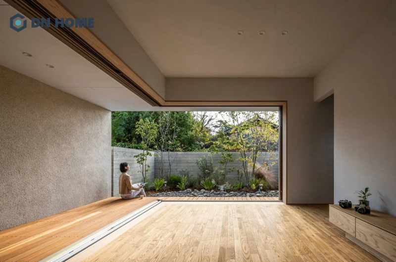 Nhà ống với sân sâu không gian mở tận dụng ánh sáng và thông gió tự nhiên