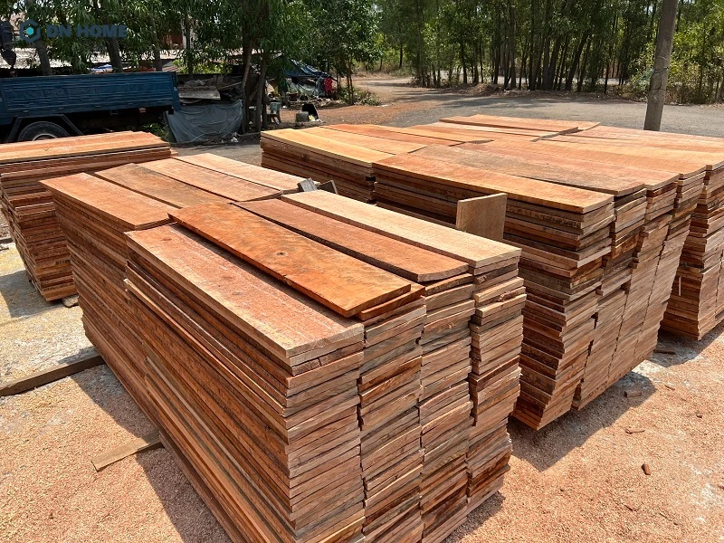 Lượng nước trong gỗ ảnh hưởng trực tiếp đến trọng lượng riêng của gỗ