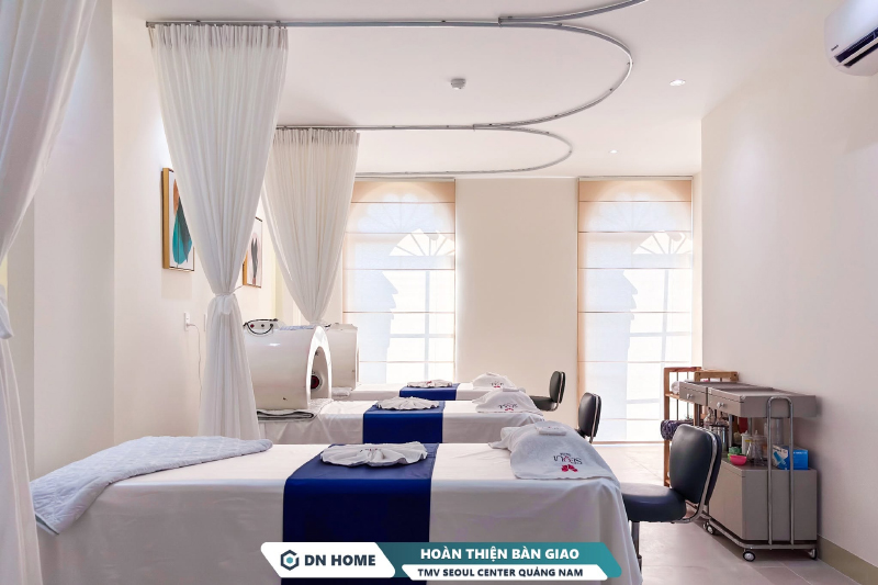 Khu vực phòng laser (triệt) thiết kế thoáng đãng, khoa học tạo cảm giác thoải mái cho khách hàng khi trải nghiệm dịch vụ