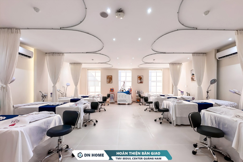 Các giường spa được bố trí khoa học, thoáng đãng và riêng tư với rèm che